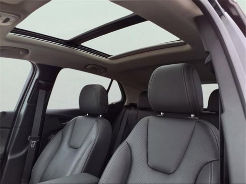 Used 2023 Buick Encore GX Essence w/ Experience Buick Package image 4