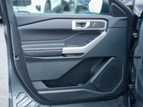 Used 2023 Ford Explorer XLT w/ Equipment Group 202A AWD/4WD image 17