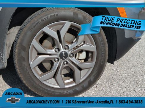 Used 2024 Kia Seltos LX AWD/4WD image 11