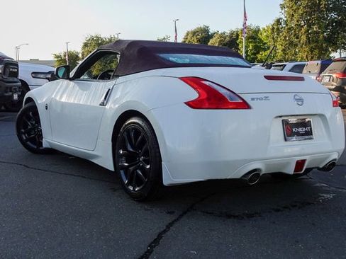 Used 2015 Nissan 370Z Touring image 10