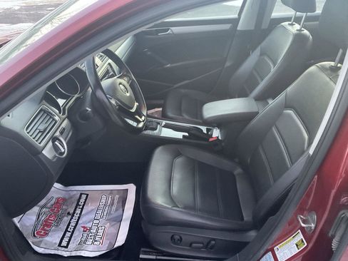 Used 2019 Volkswagen Passat 2.0T Wolfsburg w/ Wheels & Sunroof Package image 9