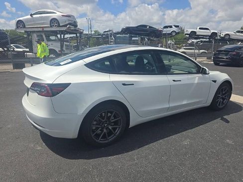 Used 2023 Tesla Model 3 Standard Range image 3