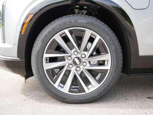 New 2026 Cadillac Vistiq Sport w/ LPO, Floor Liner Package AWD/4WD image 13