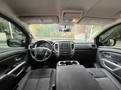 Used 2017 Nissan Titan SV RWD image 22