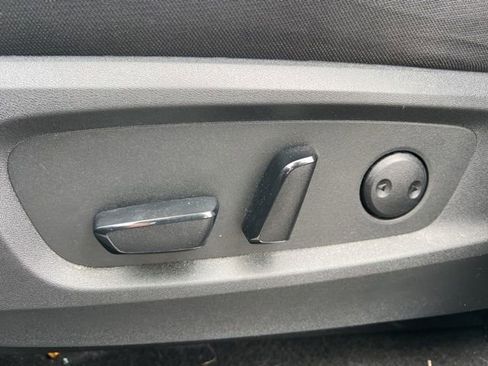 Used 2024 Nissan Pathfinder SV image 29