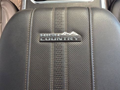 Used 2024 Chevrolet Silverado 2500 High Country w/ High Country Premium Package AWD/4WD image 30
