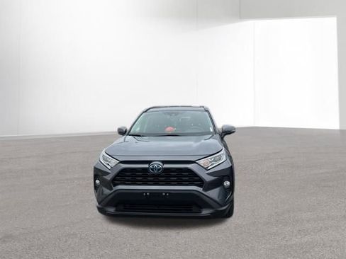 Used 2020 Toyota RAV4 XLE w/ Convenience Package image 2
