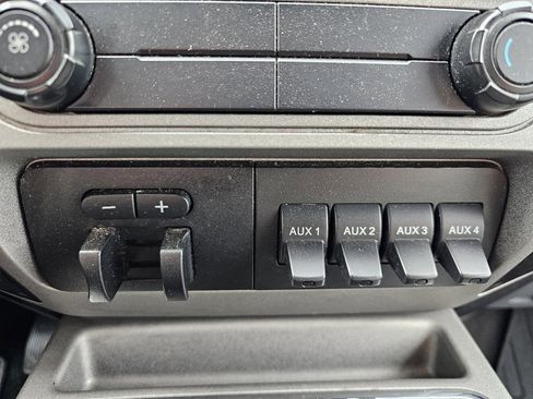 Used 2016 Ford F250 XLT w/ XLT Premium Package image 13