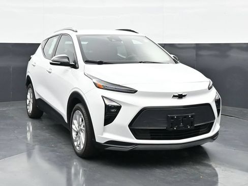 Used 2023 Chevrolet Bolt EUV LT w/ Driver Confidence Package FWD image 4