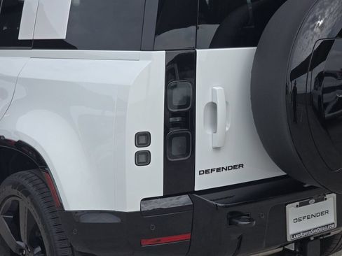 New 2026 Land Rover Defender 110 X-Dynamic SE AWD/4WD image 35