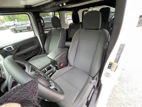 Certified 2025 Jeep Wrangler Unlimited Sahara AWD/4WD image 10