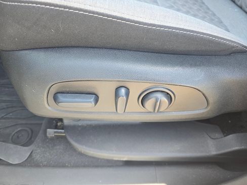 Used 2020 Chevrolet Equinox LS w/ LS Convenience Package FWD image 16