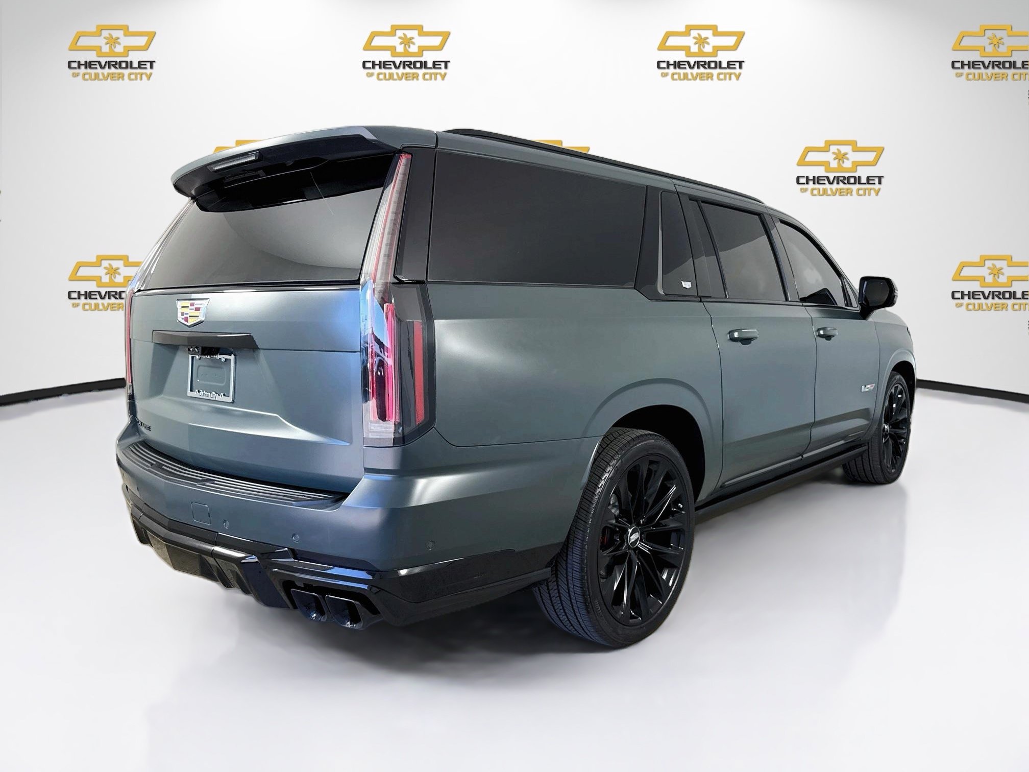 Used 2025 Cadillac Escalade ESV V w/ LPO, ONYX Package AWD/4WD image 8