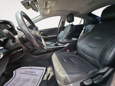 Used 2018 Chevrolet Volt LT w/ LT Driver Confidence Package FWD image 9