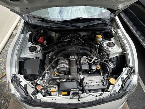 Used 2017 Toyota 86 RWD image 11