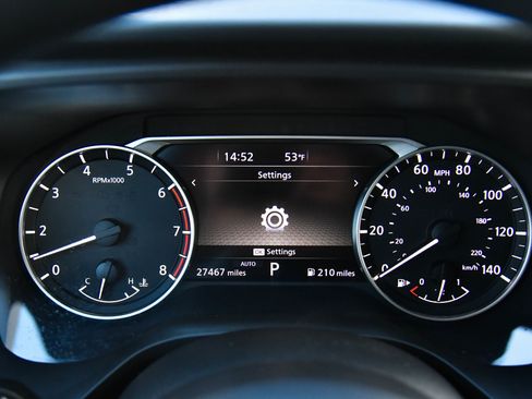 Used 2024 Nissan Rogue SV image 28