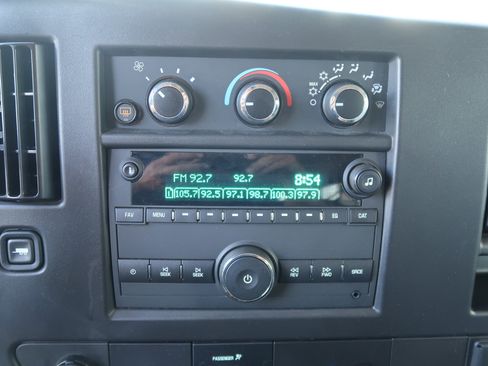 Used 2025 Chevrolet Express 3500 LS RWD image 27