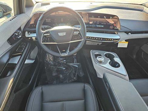 New 2026 Cadillac Optiq Luxury 1 image 18
