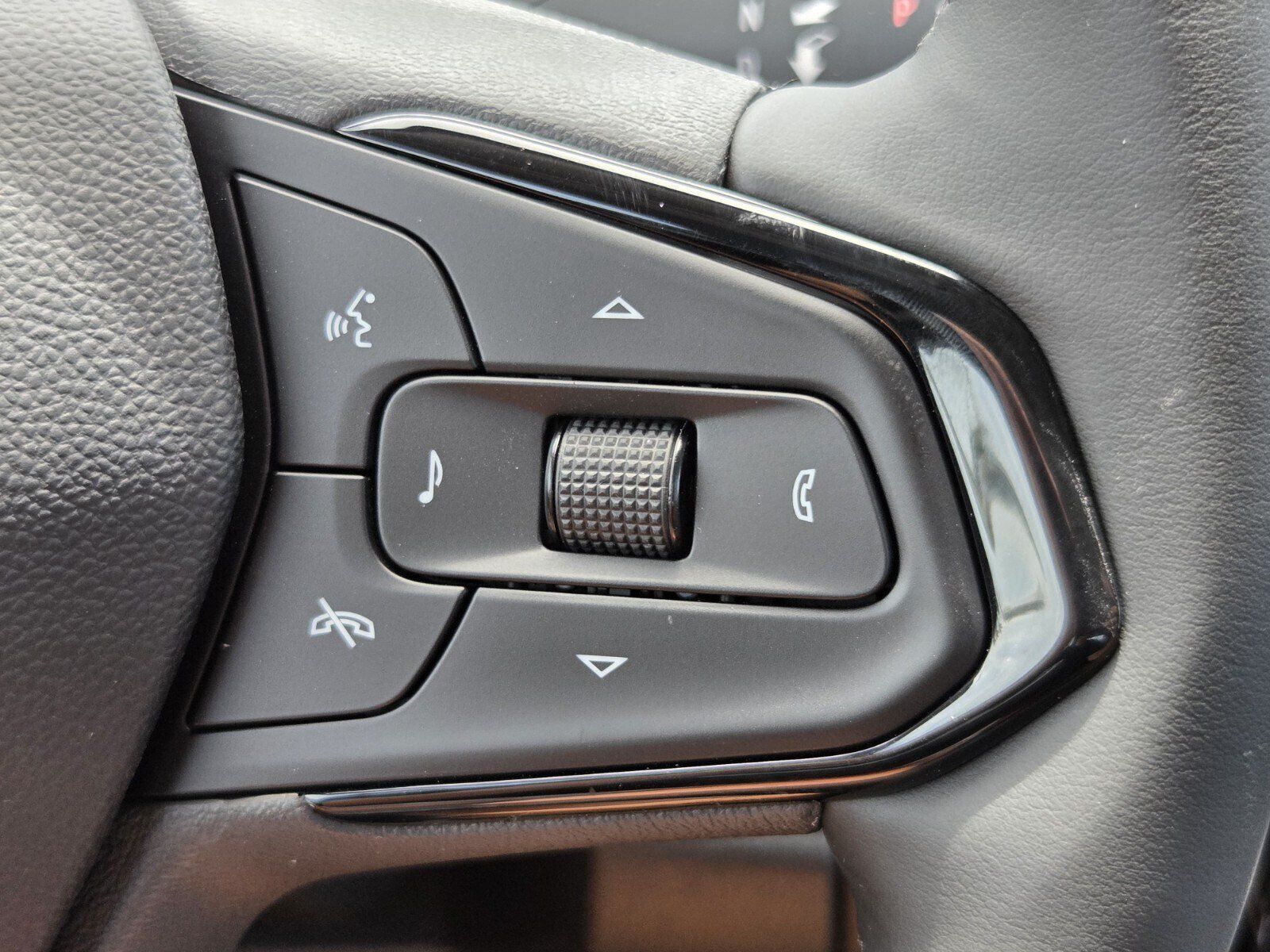 New 2027 Chevrolet Bolt LT w/ Comfort Package FWD image 15