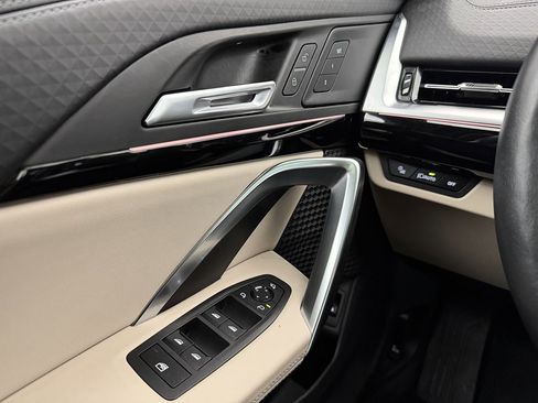Used 2025 BMW X2 xDrive28i image 15
