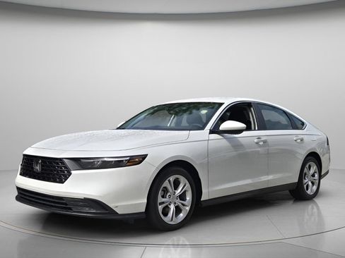 Used 2025 Honda Accord LX image 7