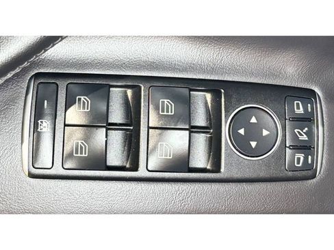 Used 2018 Tesla Model X 75D image 37