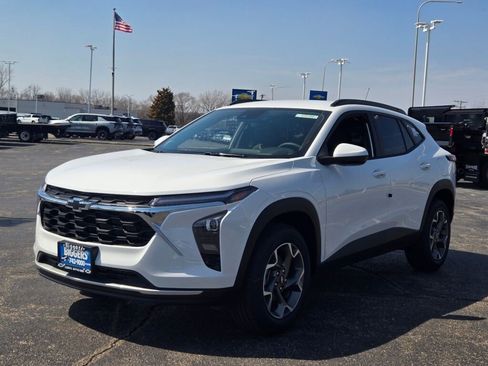 New 2026 Chevrolet Trax LT image 3