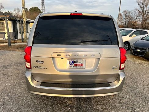 Used 2018 Dodge Grand Caravan GT image 4