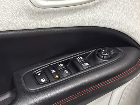 Used 2018 Jeep Compass Limited w/ Navigation Group AWD/4WD image 23