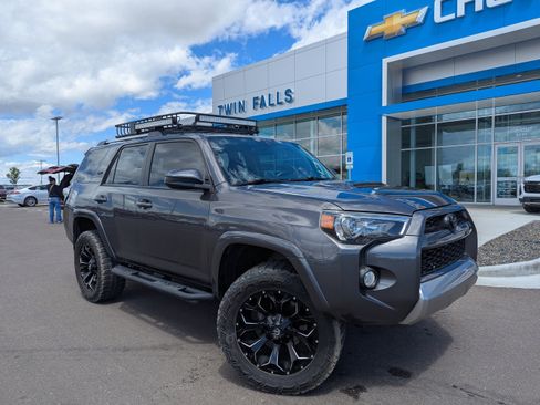 Used 2018 Toyota 4Runner TRD Off-Road AWD/4WD image 1
