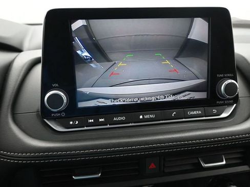 Used 2025 Nissan Rogue SV AWD/4WD image 14
