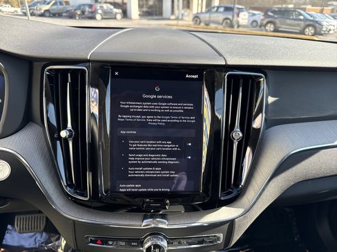 Used 2025 Volvo XC60 B5 Plus image 24