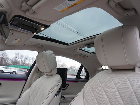 Used 2023 Mercedes-Benz S 580 4MATIC Sedan w/ 3D Technology Package image 30