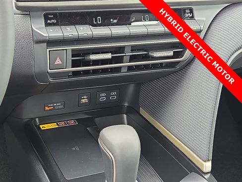 Used 2025 Toyota Camry SE FWD image 19