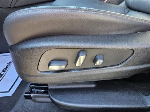 Certified 2025 Cadillac XT6 Premium Luxury image 9