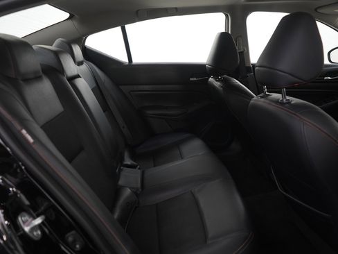 Used 2022 Nissan Altima 2.5 SR w/ Midnight Edition Package image 11