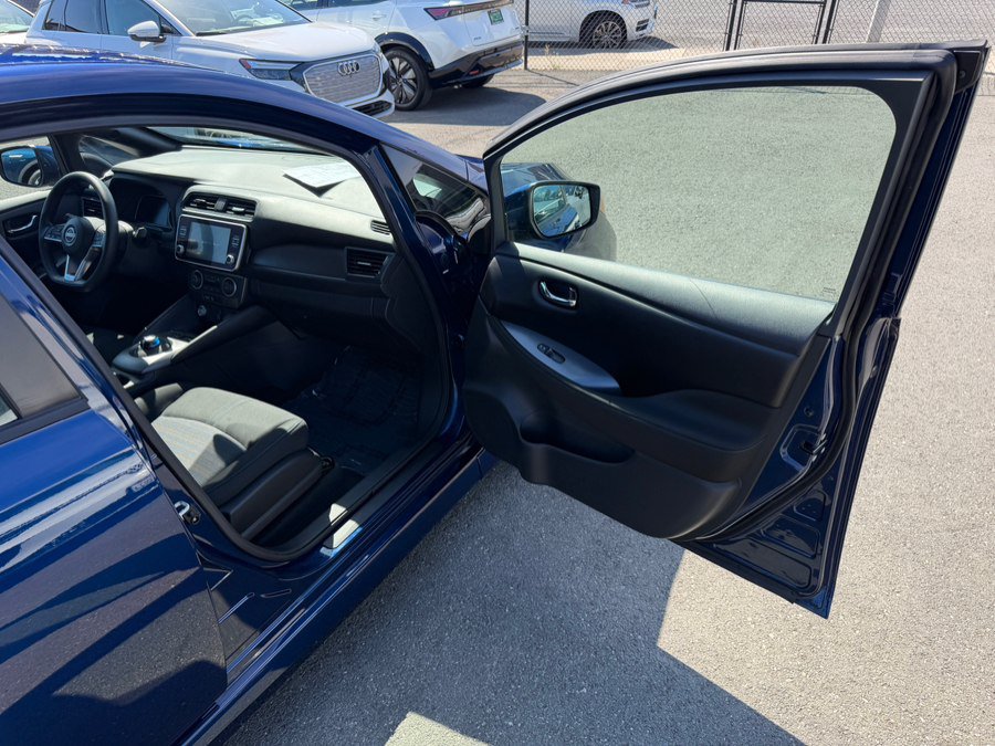 Used 2025 Nissan Leaf S FWD image 31
