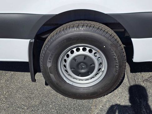 Used 2024 Mercedes-Benz Sprinter 2500 image 9