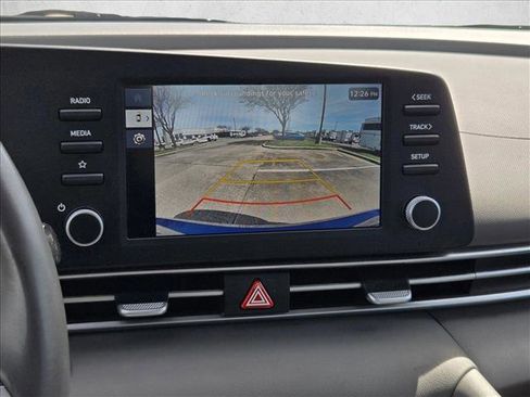 Used 2025 Hyundai Elantra Sport image 13