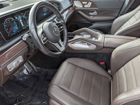 Used 2023 Mercedes-Benz GLS 580 4MATIC image 11