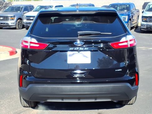 Certified 2024 Ford Edge SE image 5