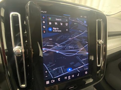 Used 2025 Volvo XC40 B5 Core image 19