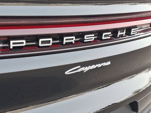Used 2024 Porsche Cayenne Coupe image 34