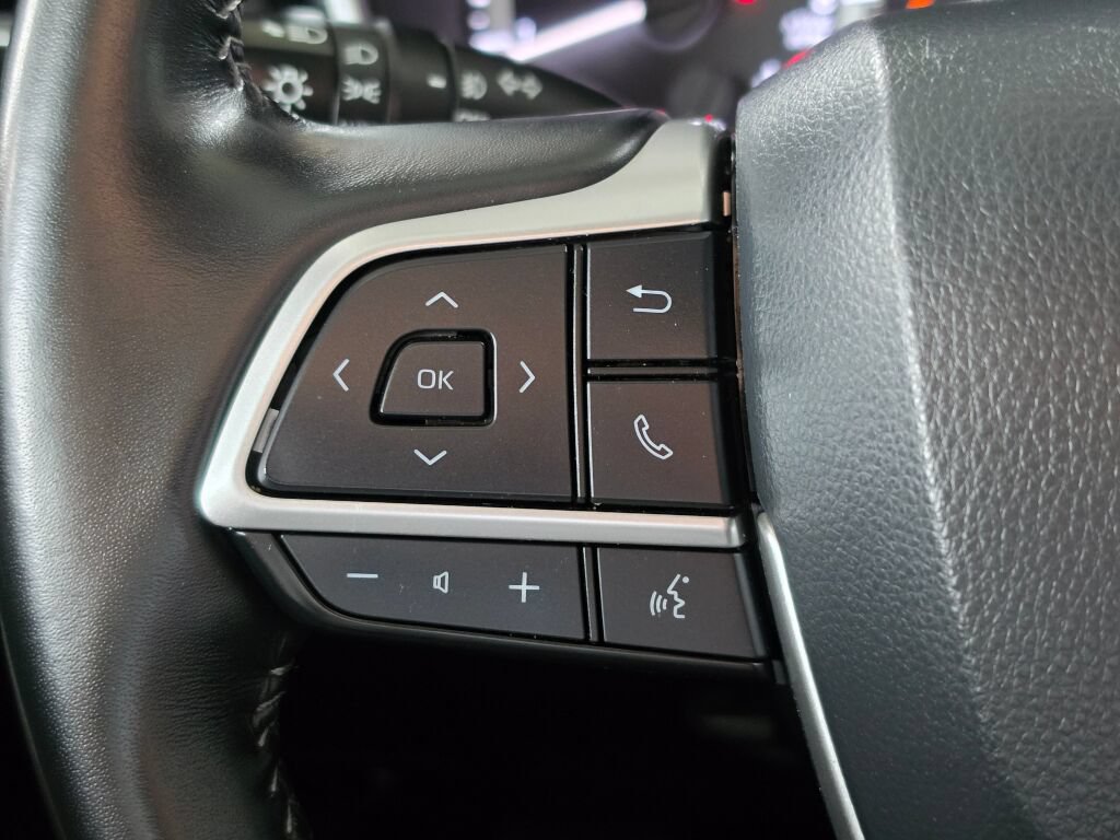 Used 2023 Toyota Highlander XLE AWD/4WD image 36