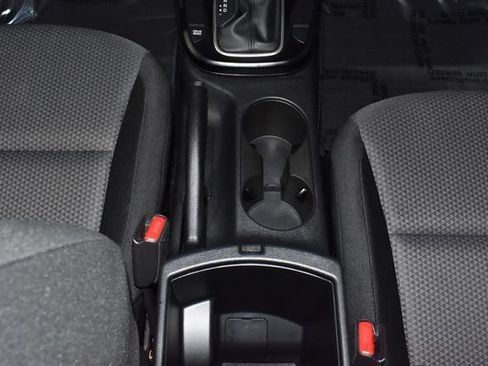 Used 2025 Kia Soul LX w/ LX Technology Package FWD image 33