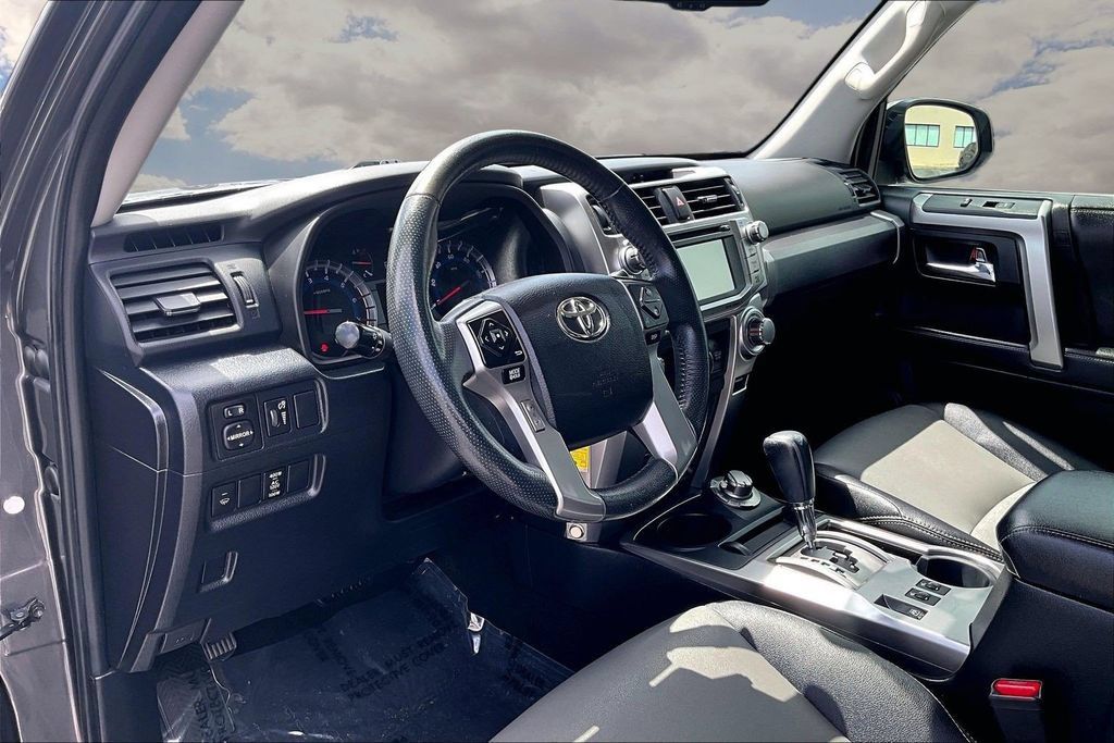 Used 2018 Toyota 4Runner SR5 Premium AWD/4WD image 16