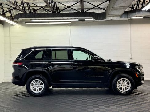 Used 2023 Jeep Grand Cherokee Laredo image 4