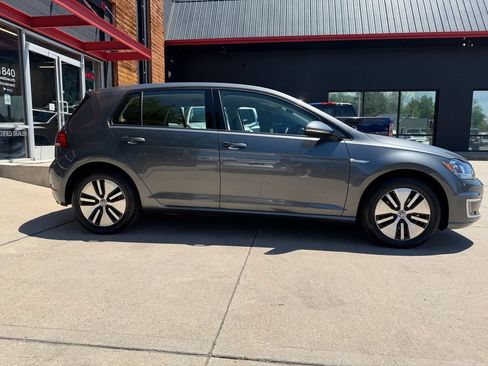 Used 2019 Volkswagen e-Golf SE w/ Driver Assistance Package FWD image 9