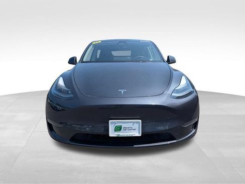 Used 2024 Tesla Model Y Long Range AWD/4WD image 2
