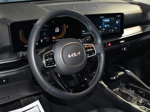 Used 2025 Kia Sorento EX FWD image 2